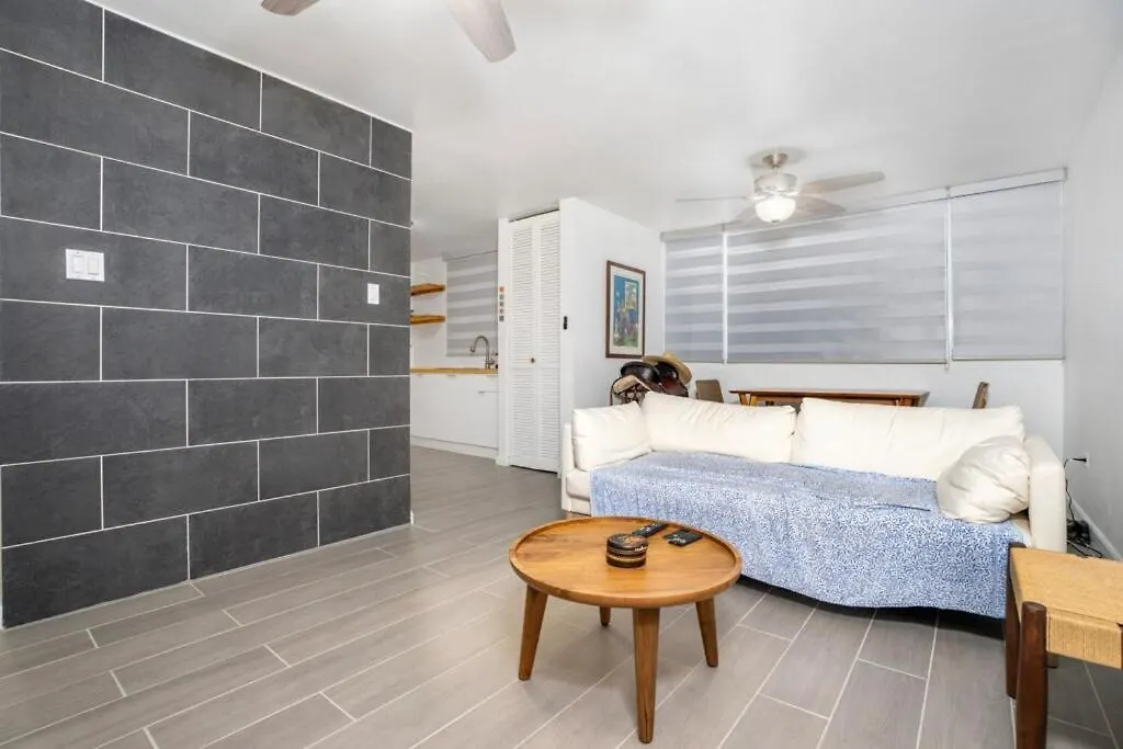 3 Story Penthouse With Ocean Views location